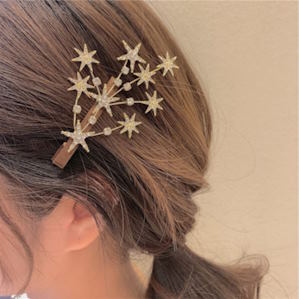 Sparkly Hair Accessories: Adding Glitz to Your Party Look